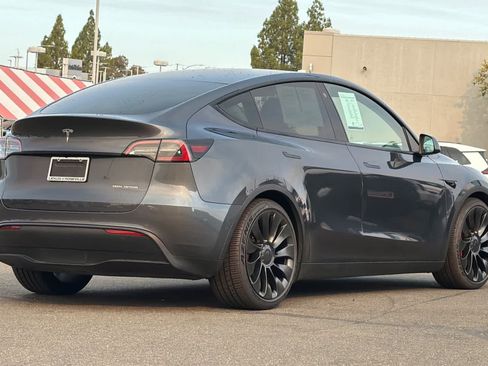 Used 2022 Tesla Model Y Performance AWD/4WD image 2