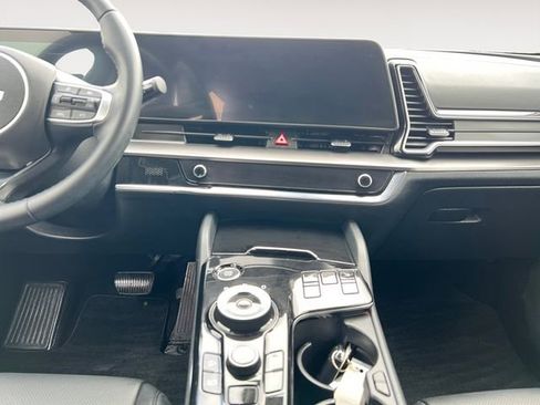 Certified 2025 Kia Sportage EX w/ EX Premium Package AWD/4WD image 9