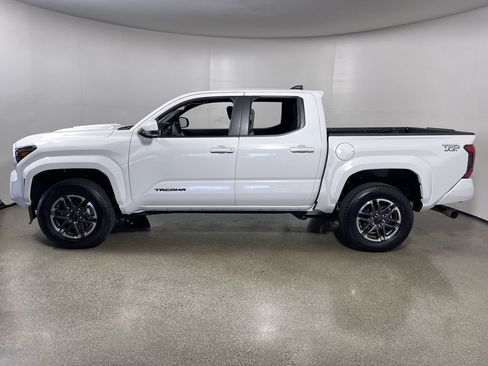 Certified 2025 Toyota Tacoma TRD Sport AWD/4WD image 6