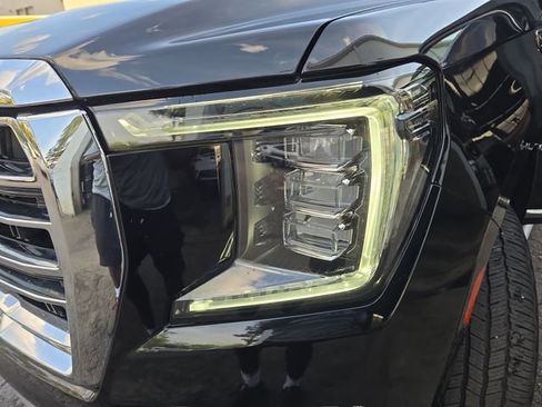 Used 2021 GMC Yukon XL SLT w/ SLT Premium Package image 31