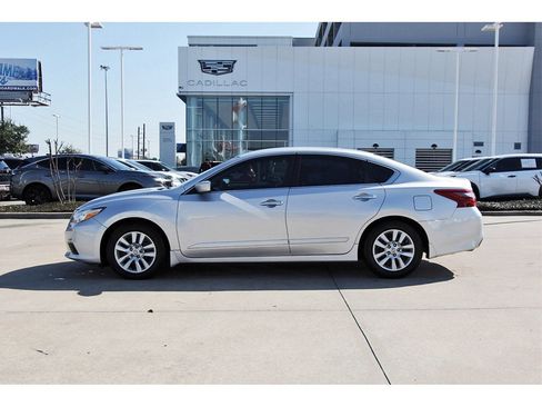 Used 2018 Nissan Altima 2.5 S w/ S Convenience Package image 3