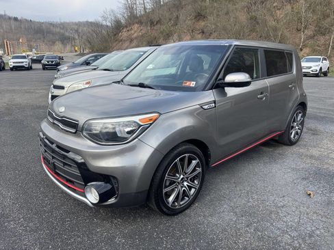 Used 2018 Kia Soul ! image 1