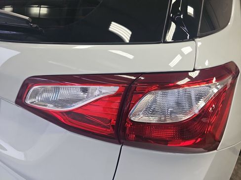 Used 2020 Chevrolet Equinox LS FWD image 32