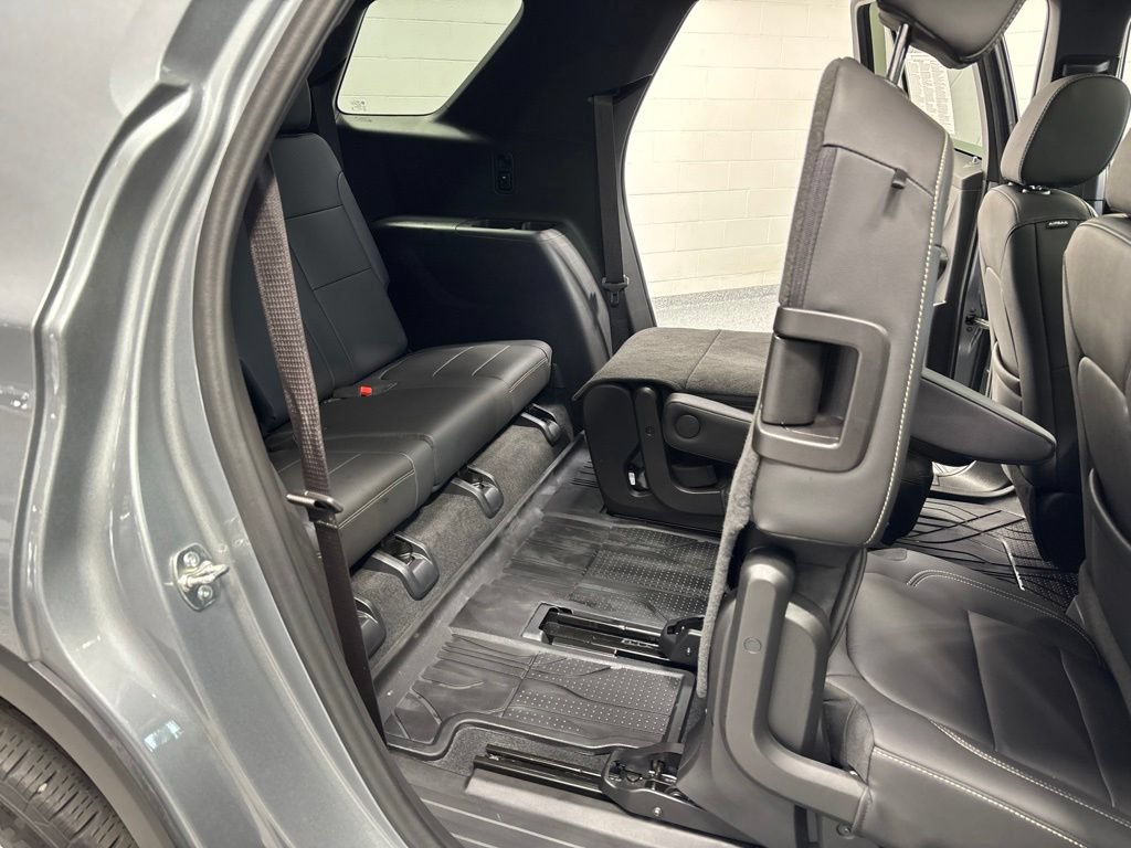 Used 2023 Chevrolet Traverse LT w/ LT Premium Package AWD/4WD image 48