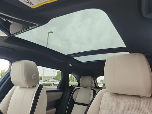 Used 2019 Land Rover Range Rover Velar R-Dynamic SE AWD/4WD image 20