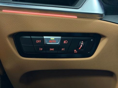 Used 2022 BMW 330i xDrive Sedan w/ Driving Assistance Package image 15