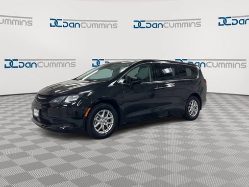 Used 2023 Chrysler Voyager LX FWD image 4