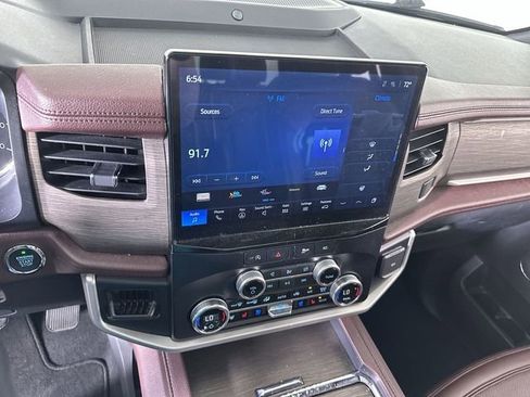 Used 2024 Ford Expedition Limited image 13