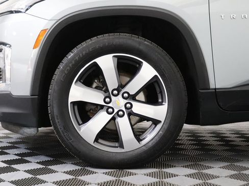 Used 2023 Chevrolet Traverse LT w/ LT Premium Package AWD/4WD image 4