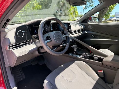 Used 2022 Hyundai Elantra SEL w/ Convenience + Premium Package FWD image 9