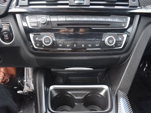 Used 2015 BMW M4 Convertible image 24