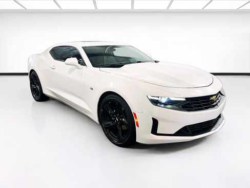 Used 2019 Chevrolet Camaro LT image 3