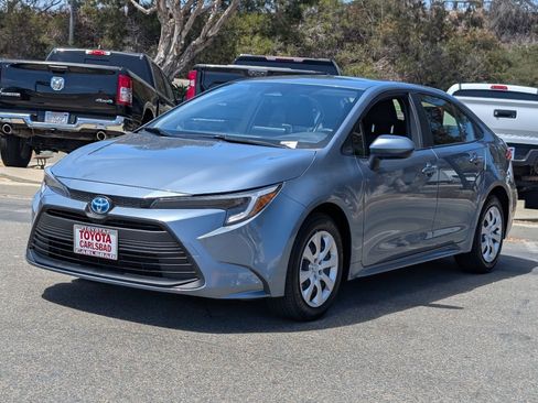 Used 2025 Toyota Corolla LE FWD image 11