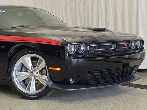 Used 2019 Dodge Challenger R/T image 2