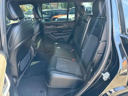 Used 2024 Jeep Grand Cherokee Altitude AWD/4WD image 13