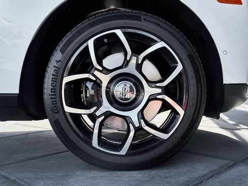 Used 2023 Rolls-Royce Cullinan Black Badge w/ Driver's Package image 21