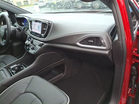 New 2026 Chrysler Pacifica Limited w/ S Appearance Package image 26