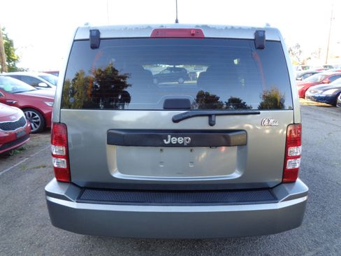 Used 2012 Jeep Liberty Sport image 6