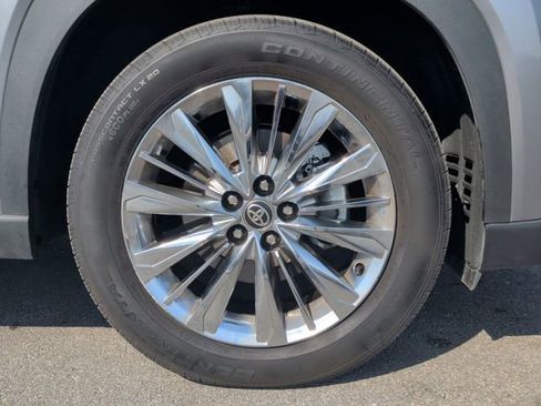 Certified 2026 Toyota Grand Highlander Platinum image 9