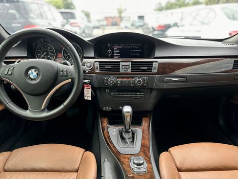 Used 2011 BMW 335i Convertible RWD image 9