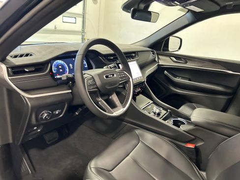 New 2025 Jeep Grand Cherokee Limited image 17
