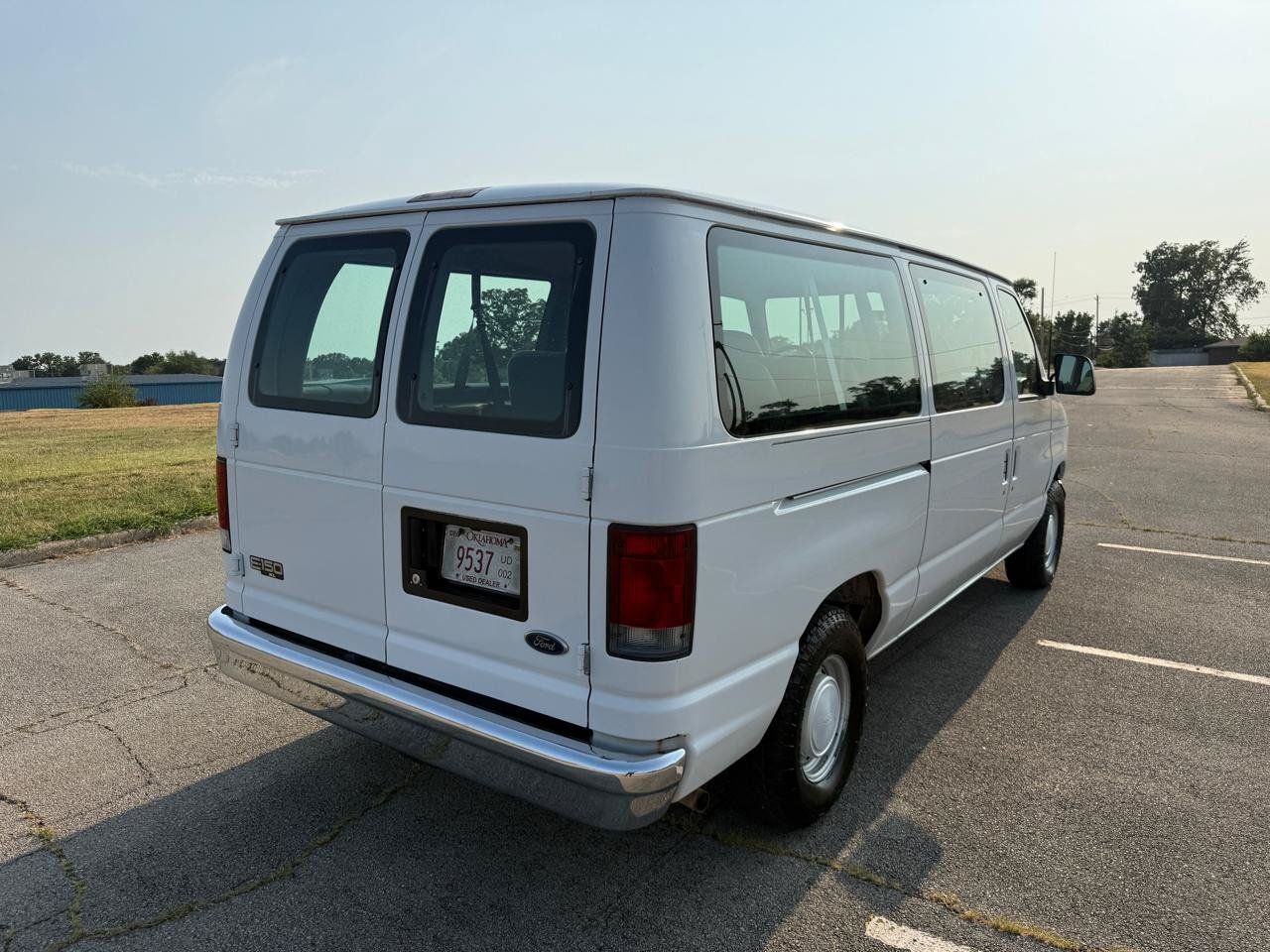 Used 2002 Ford E-150 and Econoline 150 Wagon RWD image 5
