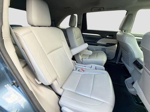 Used 2015 Toyota Highlander XLE AWD/4WD image 27