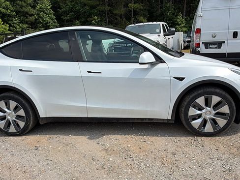 Used 2023 Tesla Model Y AWD image 7