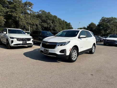 Used 2023 Chevrolet Equinox LT w/ LPO, Floor Liner Package image 2