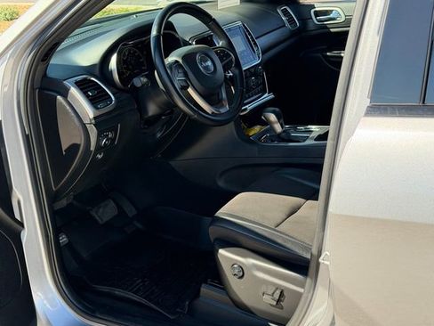 Used 2021 Jeep Grand Cherokee Laredo X image 11