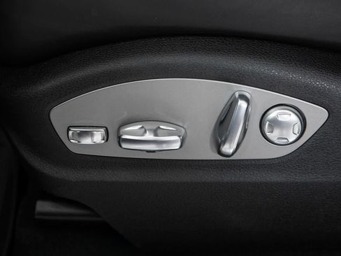 Certified 2026 Porsche Macan AWD/4WD image 23
