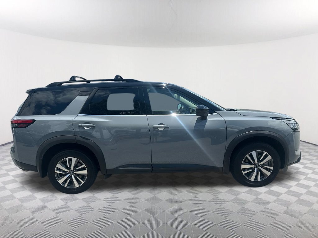 Used 2024 Nissan Pathfinder SL AWD/4WD image 4