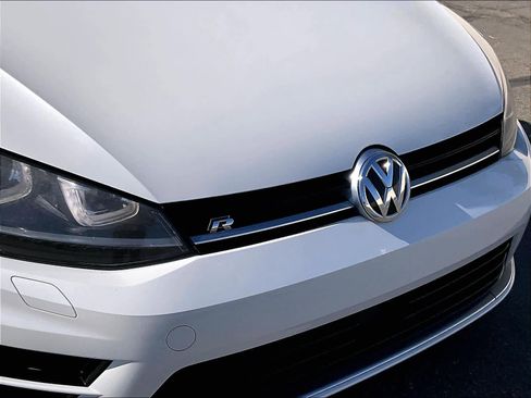 Used 2017 Volkswagen Golf R 4-Door image 31