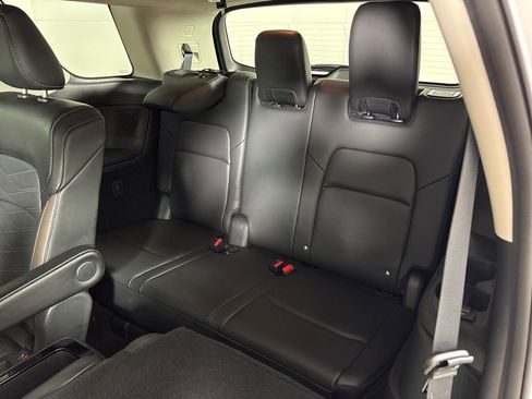 Used 2024 Nissan Pathfinder Platinum FWD image 29