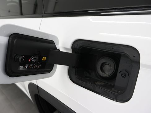 Used 2023 Jeep Grand Cherokee Altitude AWD/4WD image 33