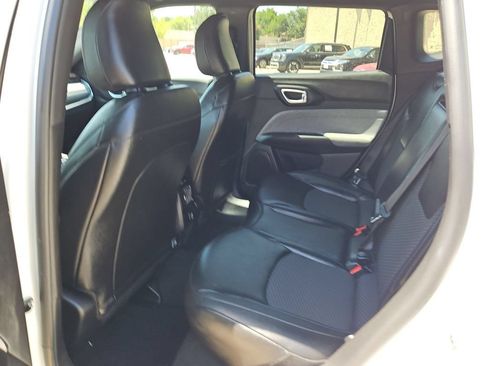 Used 2025 Jeep Compass Latitude AWD/4WD image 28