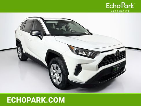 Used 2020 Toyota RAV4 LE FWD image 1
