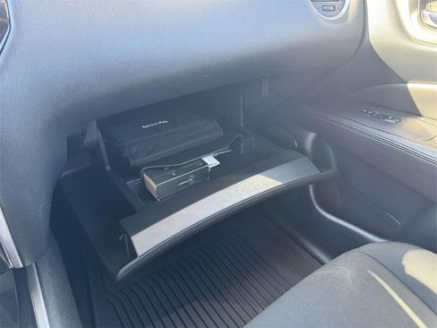 Used 2019 Nissan Pathfinder SV image 28