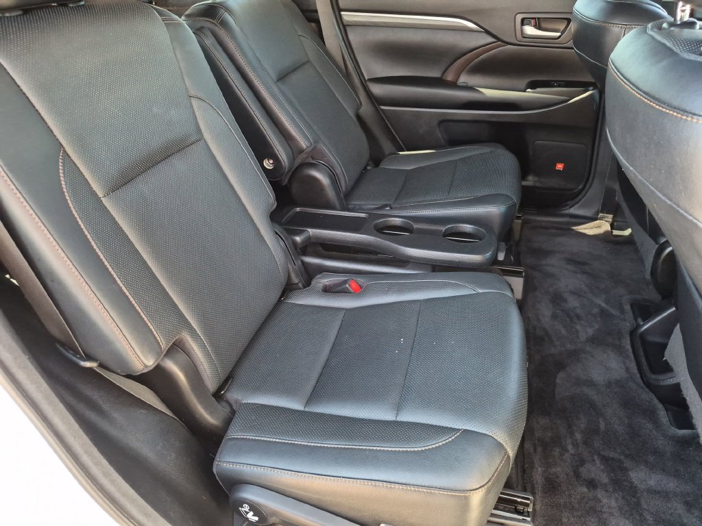 Used 2017 Toyota Highlander Limited AWD/4WD image 29