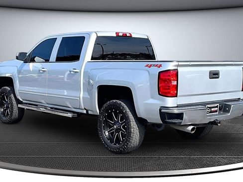 Used 2018 Chevrolet Silverado 1500 LT w/ LT Eassist Package AWD/4WD image 5