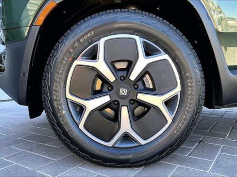 Used 2024 Rivian R1S Adventure AWD/4WD image 9