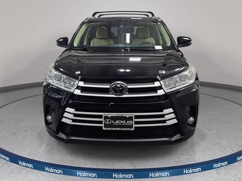 Used 2017 Toyota Highlander XLE FWD image 3