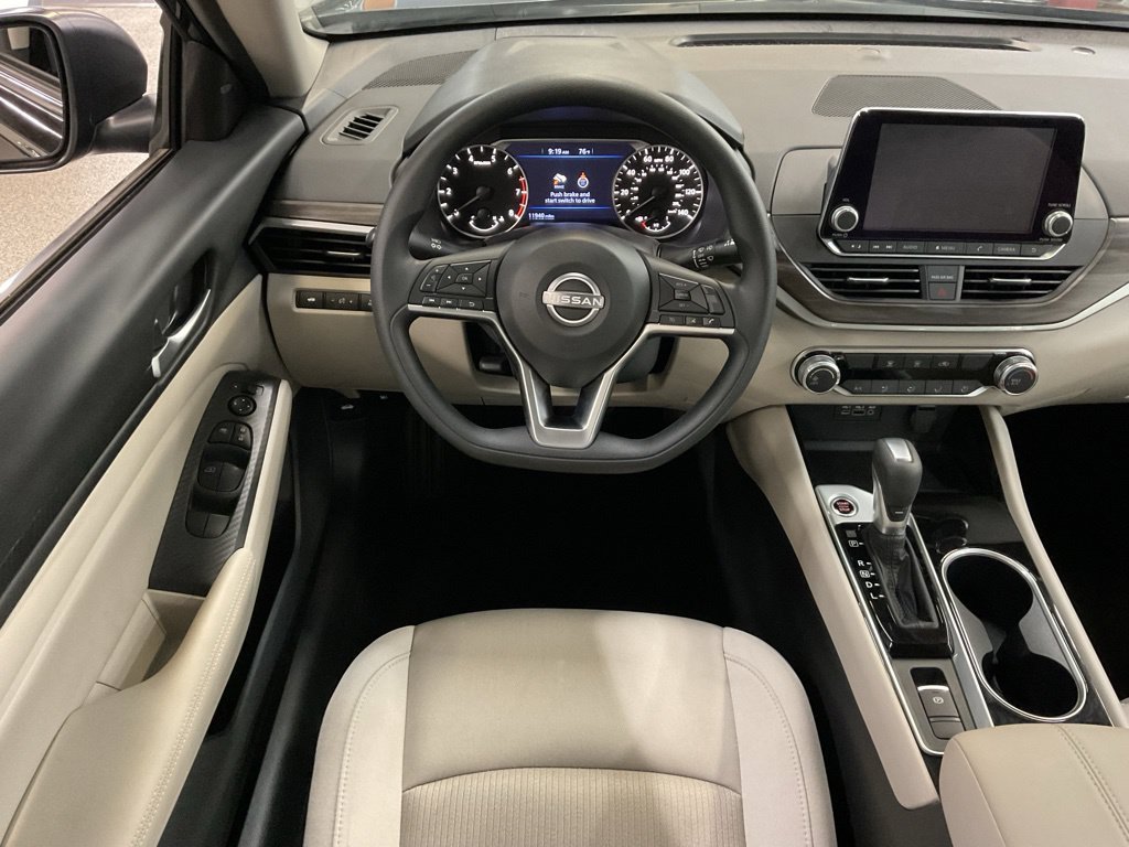 Used 2024 Nissan Altima 2.5 SV AWD/4WD image 15