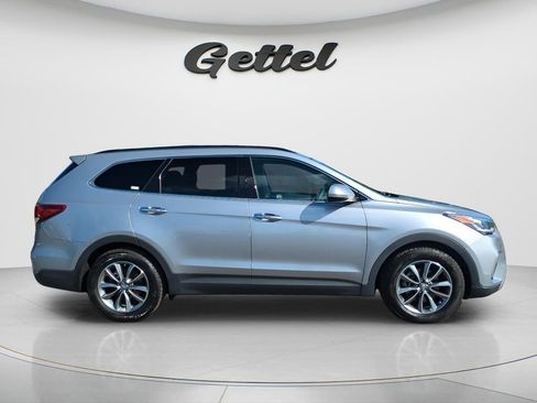 Used 2017 Hyundai Santa Fe SE w/ Cargo Package AWD/4WD image 4