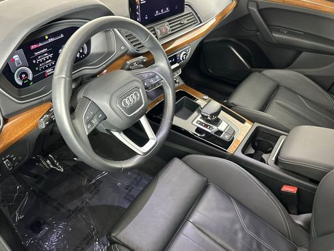 Used 2022 Audi Q5 e Premium w/ Convenience Package image 9