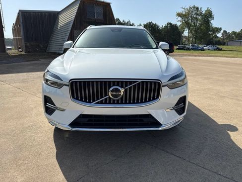 Used 2023 Volvo XC60 B5 Plus FWD image 2