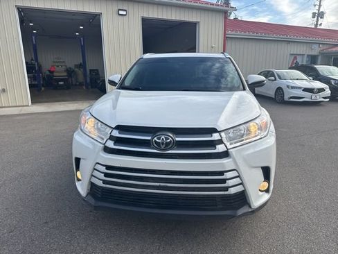 Used 2019 Toyota Highlander XLE AWD/4WD image 8