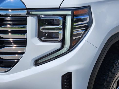 Used 2024 GMC Sierra 1500 SLT AWD/4WD image 8