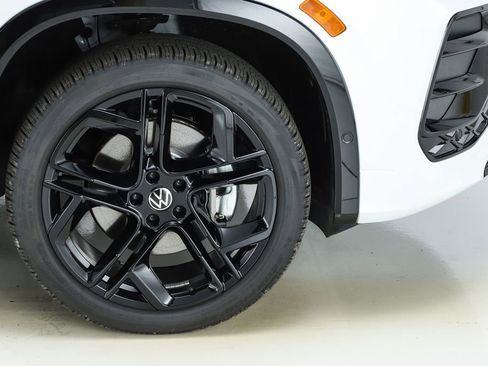 New 2026 Volkswagen Tiguan SE R-Line image 14