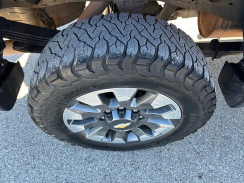 Used 2022 Chevrolet Silverado 2500 Custom w/ Custom Value Package image 23